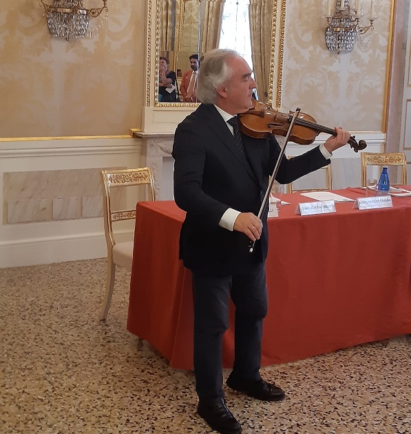 I VIOLINI DI VIVALDI Venezia Cremona, la via della musica Un progetto